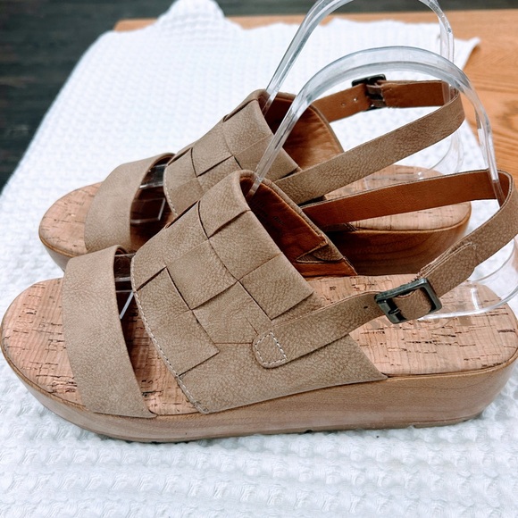 Korks by Kork-ease  Fraya Basket Weave Tan Sandals. Size 8 - Picture 3 of 9